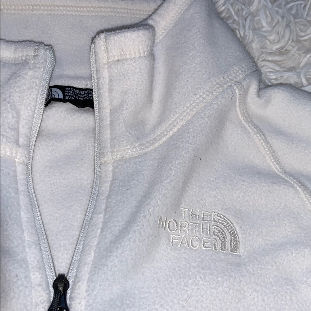 ❄️The North Face Quarter Zip Pullover & Scarf❄️ - Picture 2 of 3